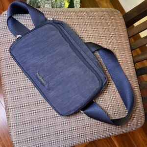 Baggallini "Modern Belt Bag / Sling Bag" Classic Navy  Like New!